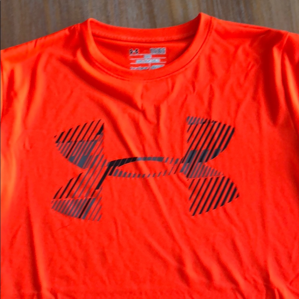 Youth boys under Armour T-shirt